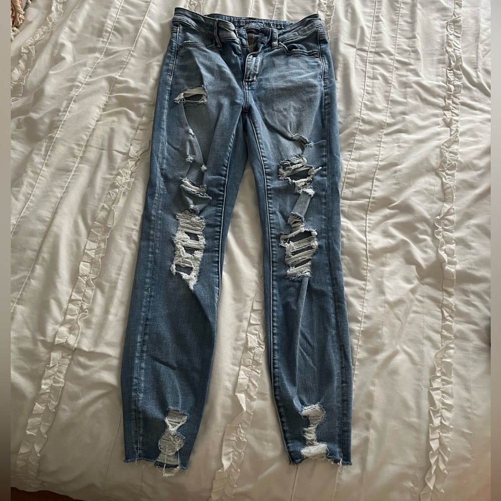 Women’s American Eagle ripped jeans